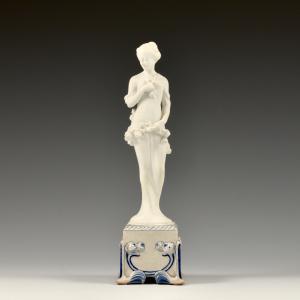Figura alegórica com flores - Richard-Ginori, cerca de 1900-1910